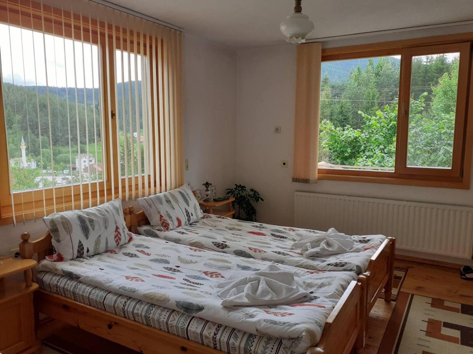 Guest House Stoletnika Yagodina Ngoại thất bức ảnh