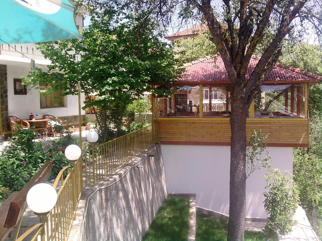 Guest House Stoletnika Yagodina Ngoại thất bức ảnh